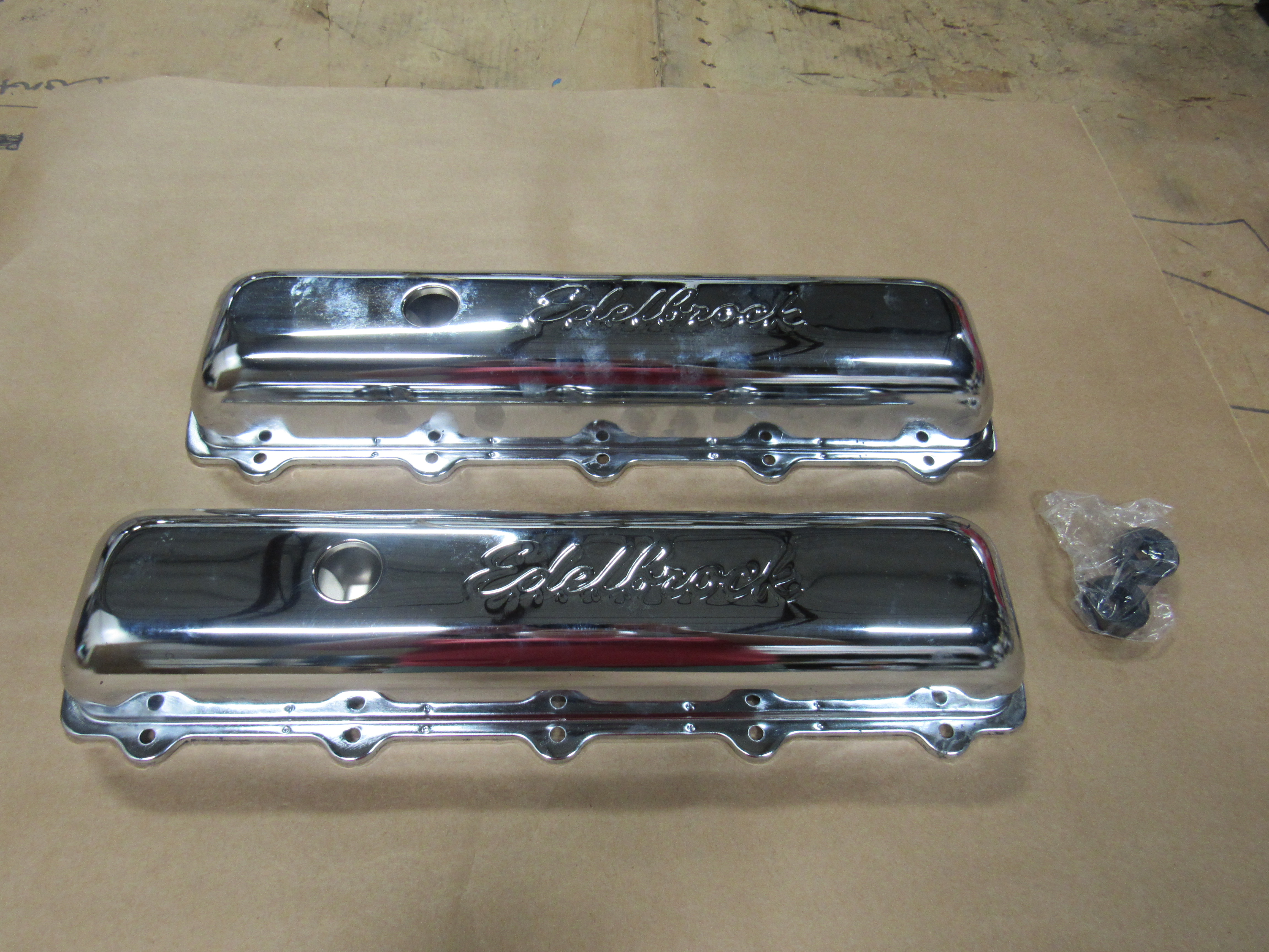 Edelbrock Valve Covers EDE4485; Scratch and Dent Chrome Steel for Oldsmobile 350 to 455 with 5 and 10-hole Heads 